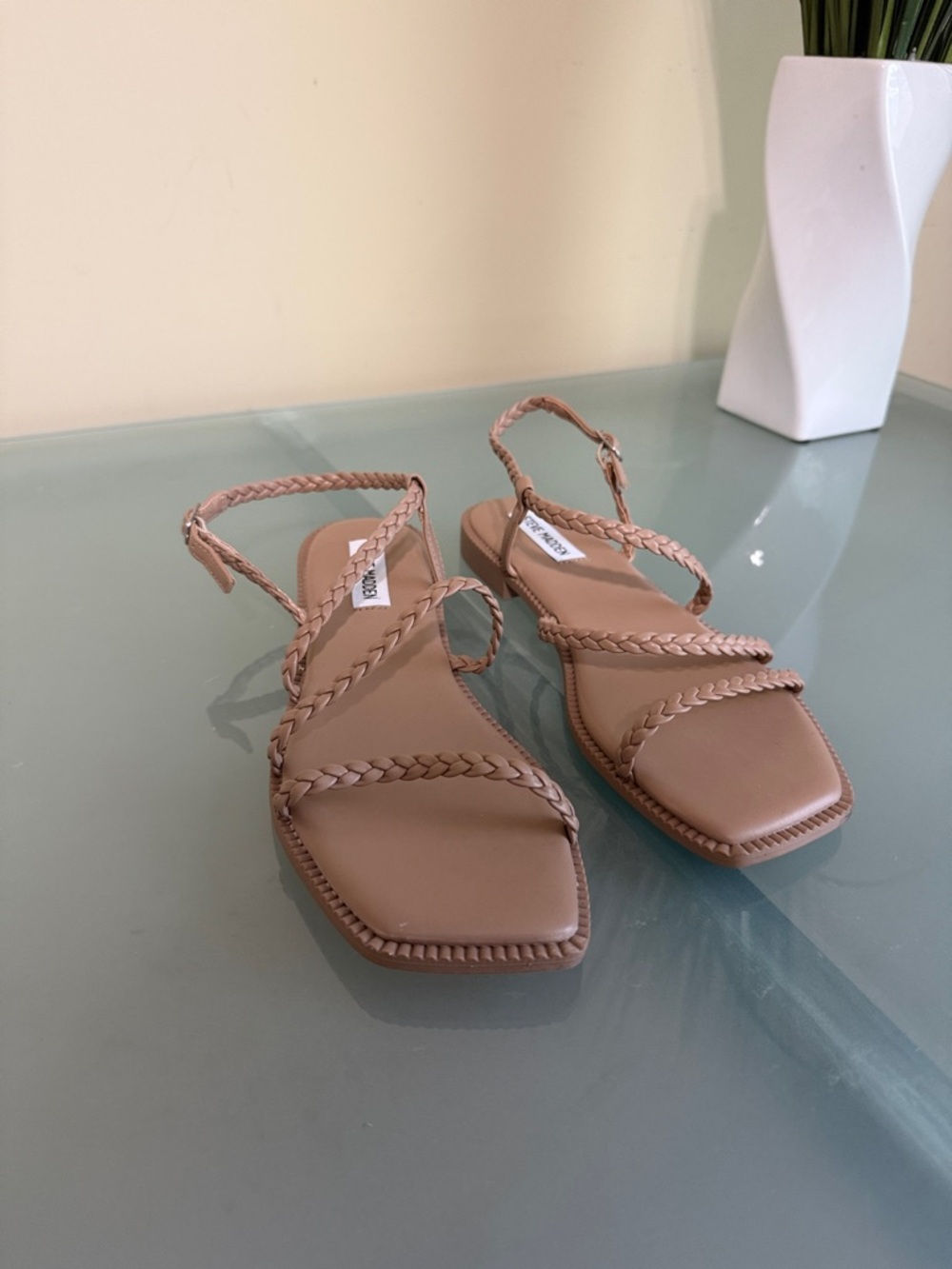 Steve Madden Braided Tan Strappy Flat Summer Sandals Size 9 - Picture 8 of 9